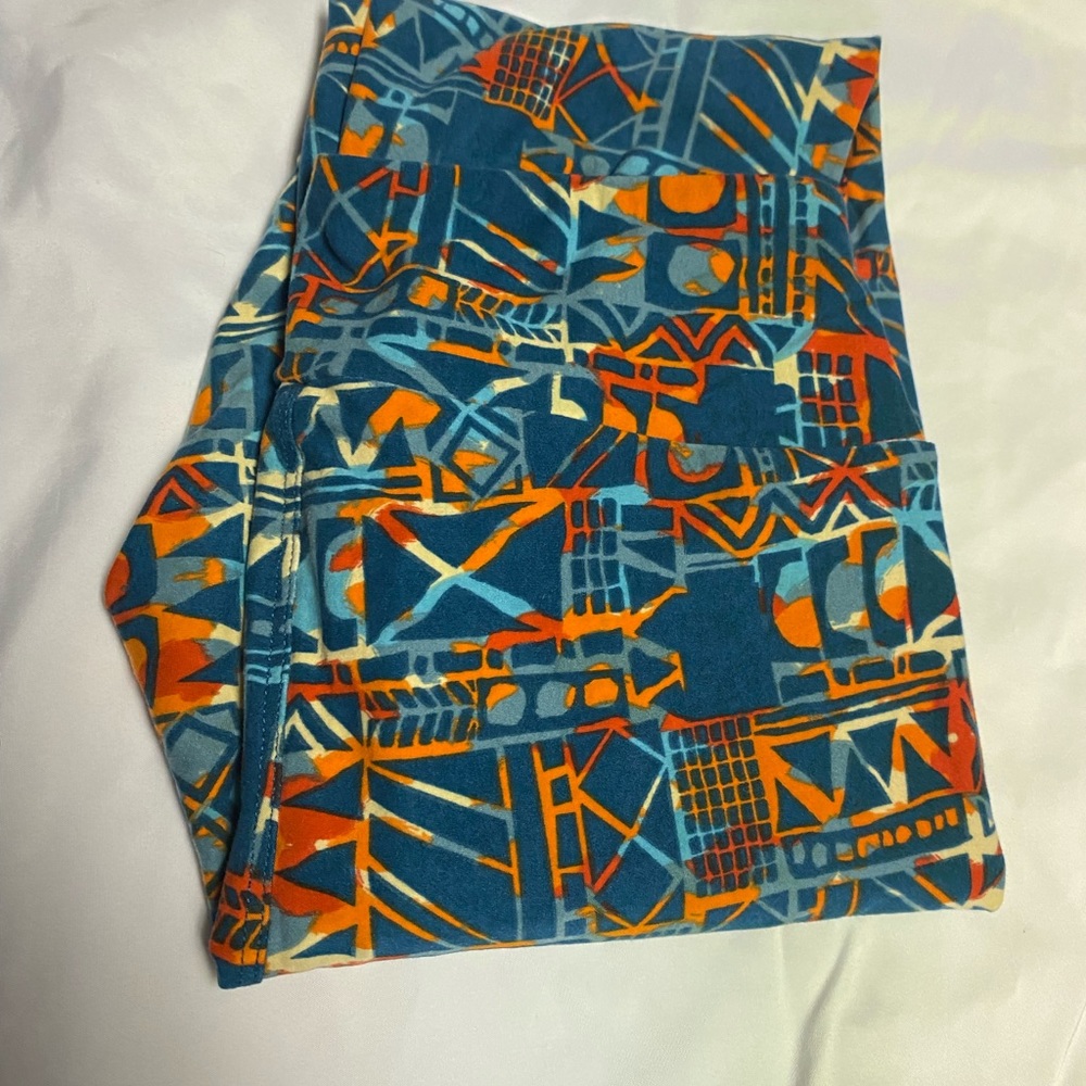 Cleaning out closet, lots of LuLaRoe